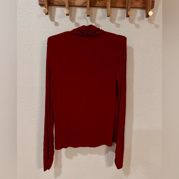 Fabletics Jess Long-Sleeve Turtleneck Top‎ - Picture 3 of 6